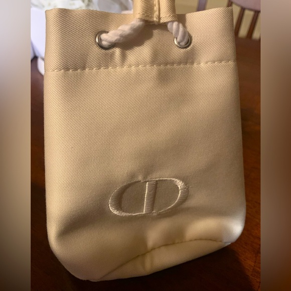 Brand new, gorgeous , authentic Christian Dior medium size pouch, collector’s ❤️ - Picture 3 of 7